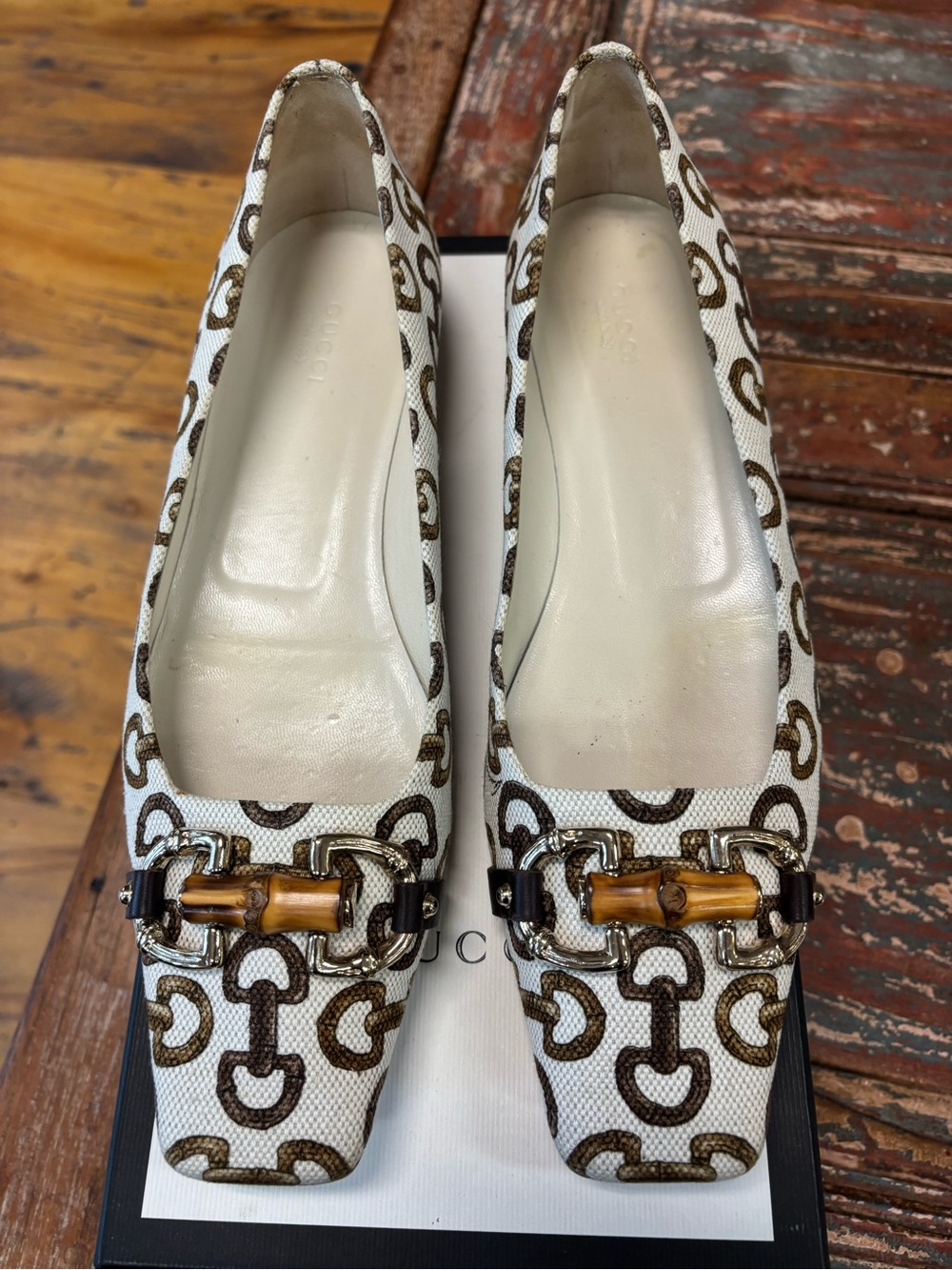 Gucci Beige & Brown Monogram Bamboo Bit Flats with box - Picture 2 of 5